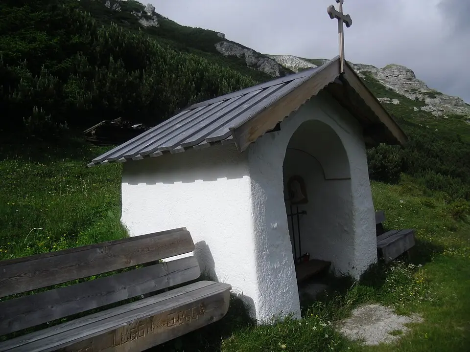 Kép: Alletto · CC BY-SA 4.0 Halsl-Kapelle