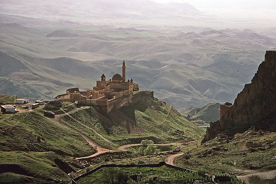İshak Paşa Sarayı
