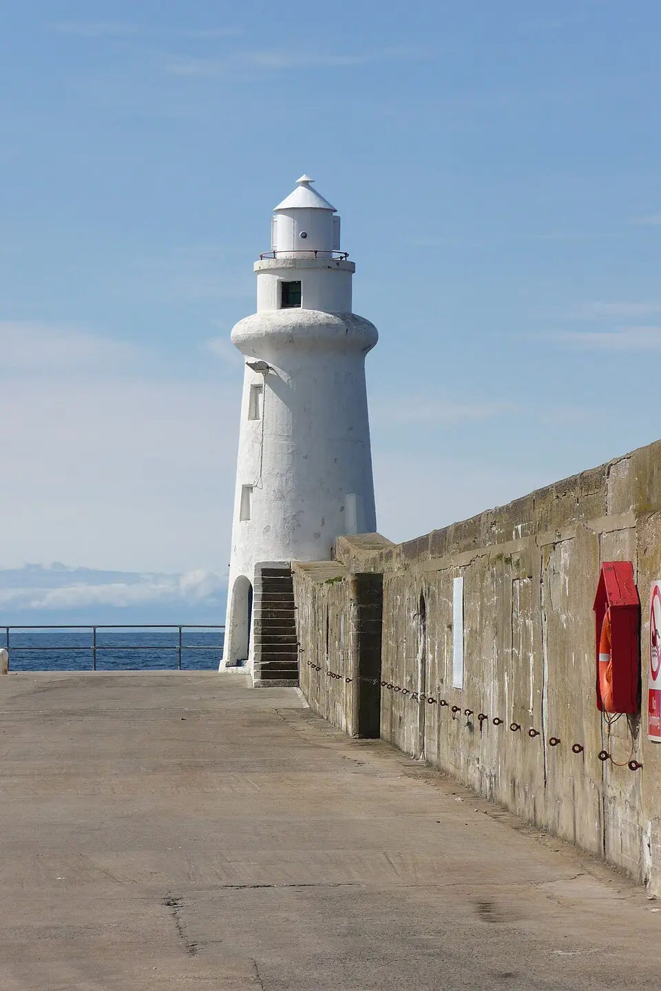 Macduff Pier Lighthouse