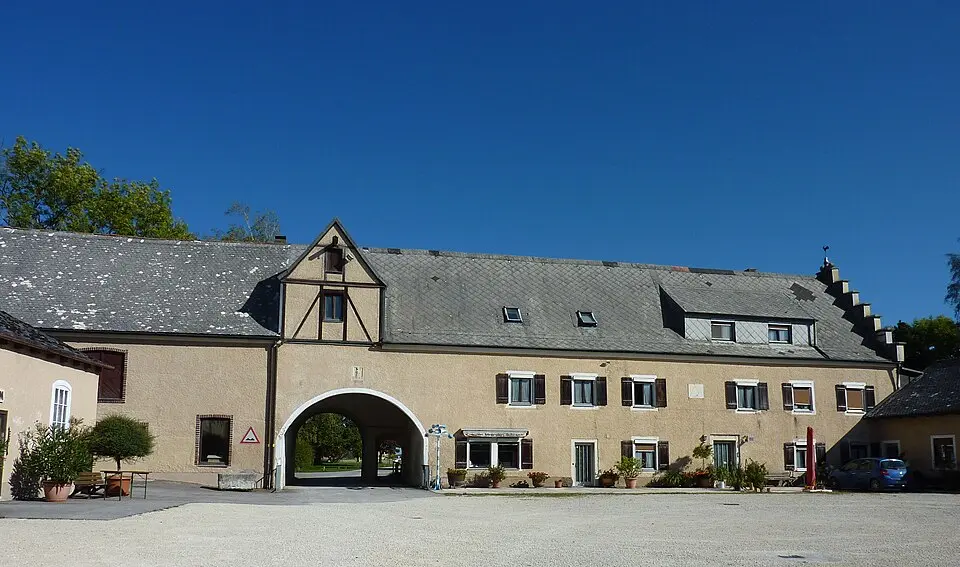 Bild: Xocolatl (talk) 14:39, 4 October 2011 (UTC) · CC0 Ehemaliger Gutshof des Klosters Rebdorf