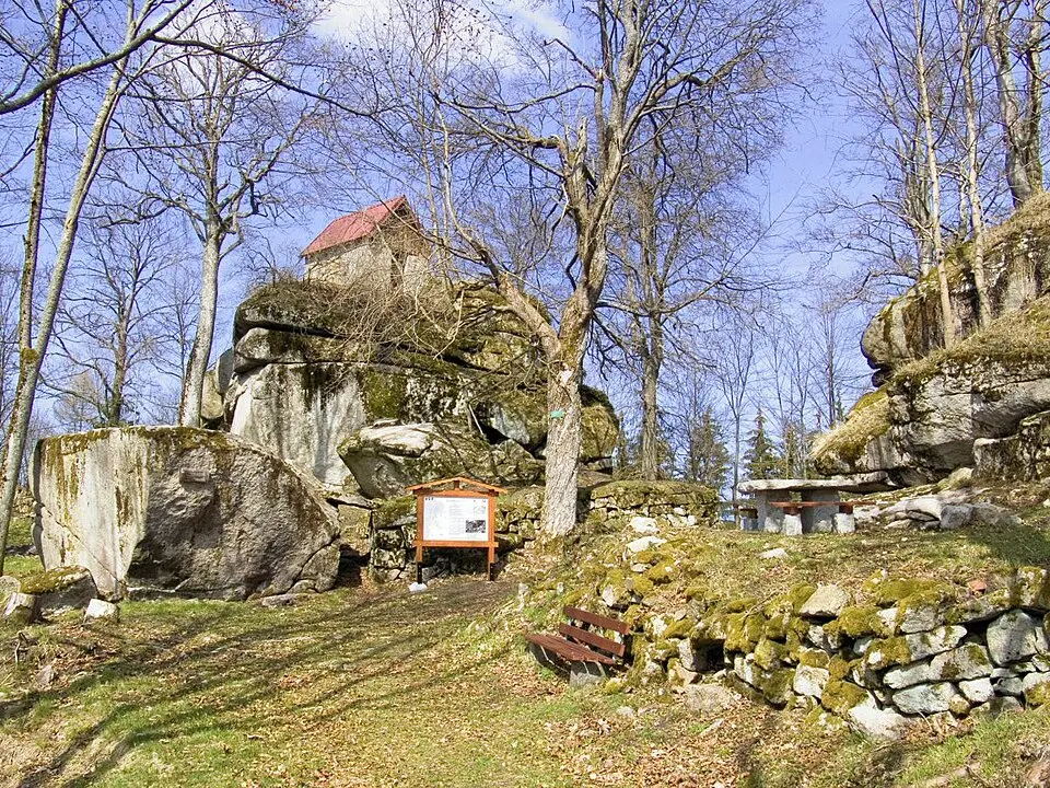 Slika: Stefankrapf · Public domain Burgstall Haselstein