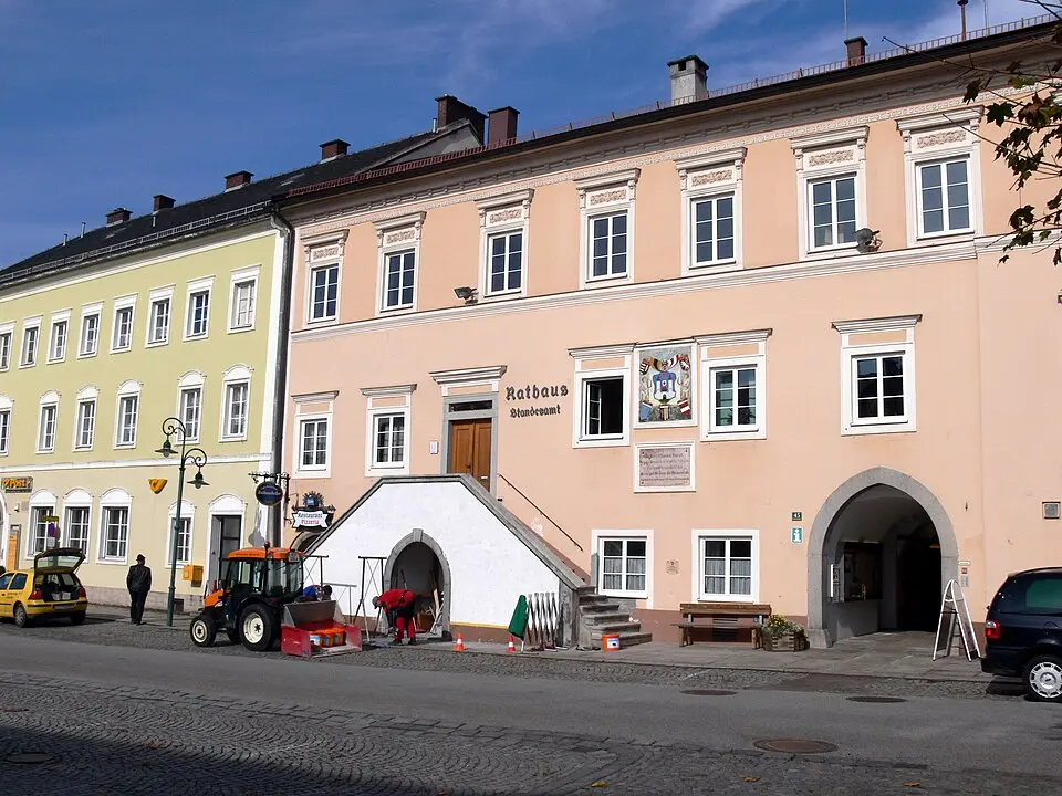 Bild: Wolfgang Sauber · CC BY-SA 3.0 Rathaus, ehem. herrschaftliches Brauhaus des Stiftes Schlägl