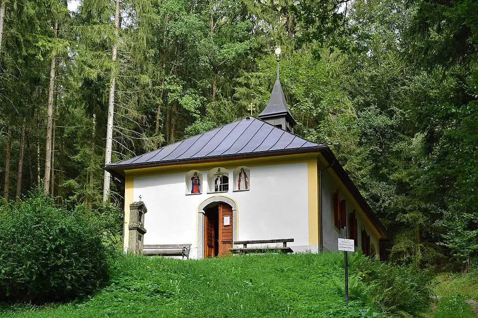 Grubbergkapelle mit Kreuzweg