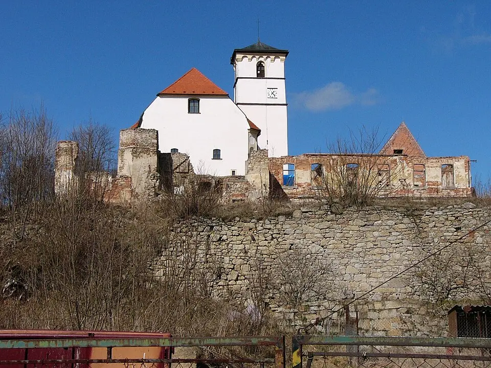 Bild: PeterBraun74 · CC BY-SA 3.0 Schlossruine Hazlov