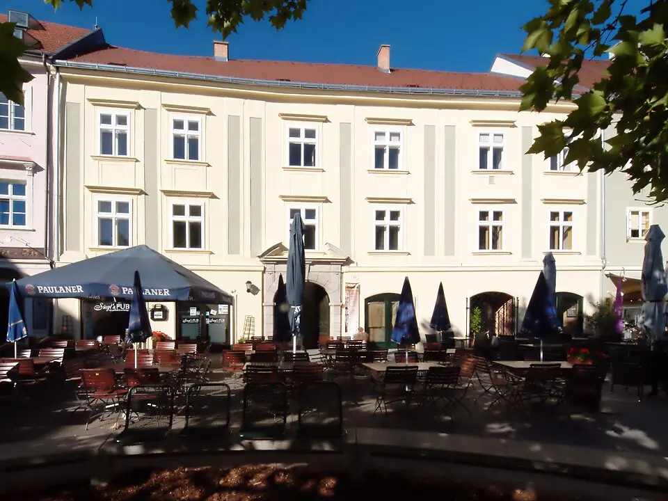 Wohn- und Geschäftshaus