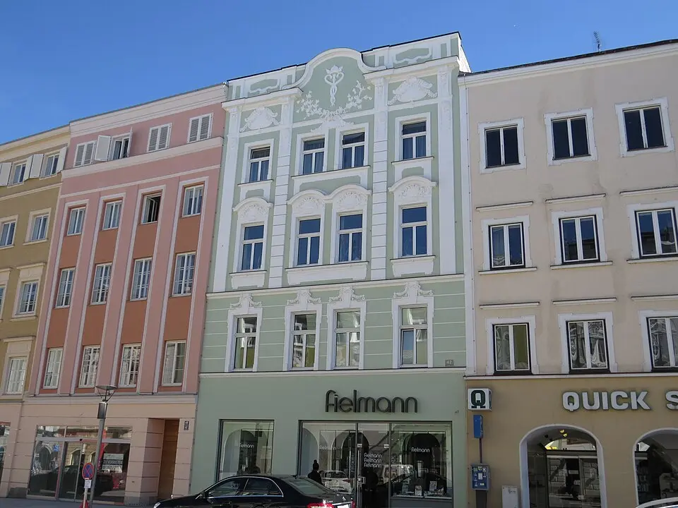 Wohn- und Geschäftshaus