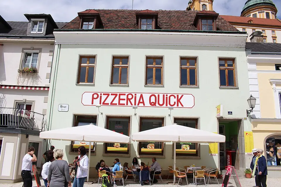 Wohn- und Geschäftshaus