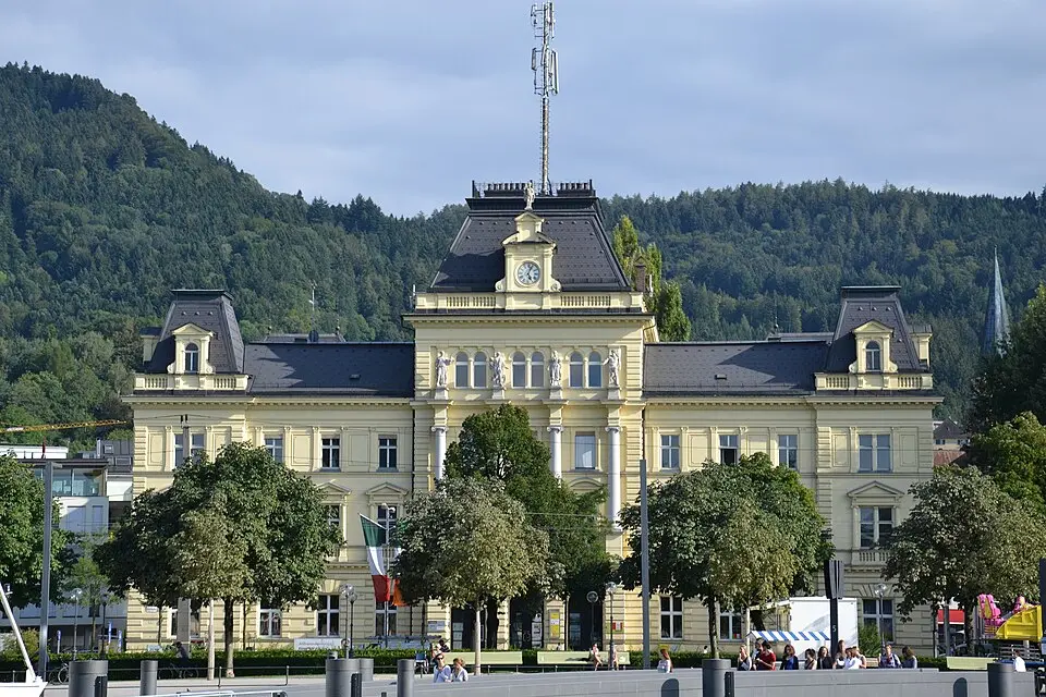 Image: Plani (talk) · CC BY-SA 3.0 AT Hauptpostamt Bregenz