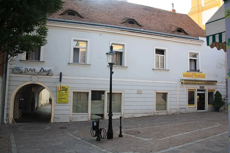 Wohn- und Geschäftshaus