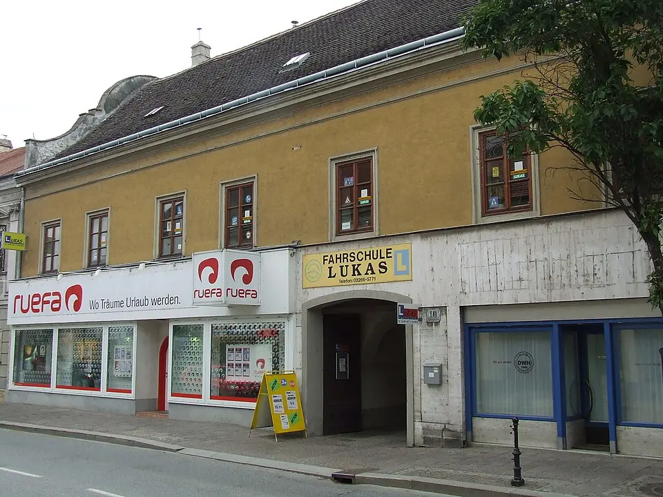Wohn- und Geschäftshaus
