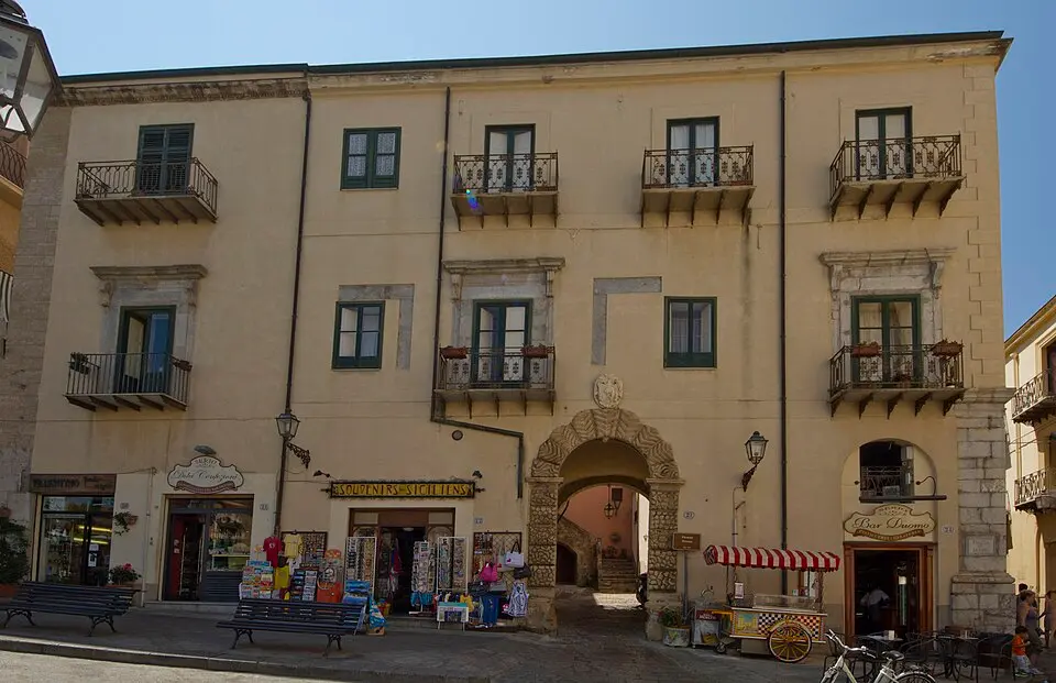 Palazzo Pirajno