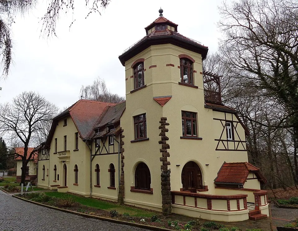 Image: Saalebaer · CC0 Wilhelm-Ostwald-Park