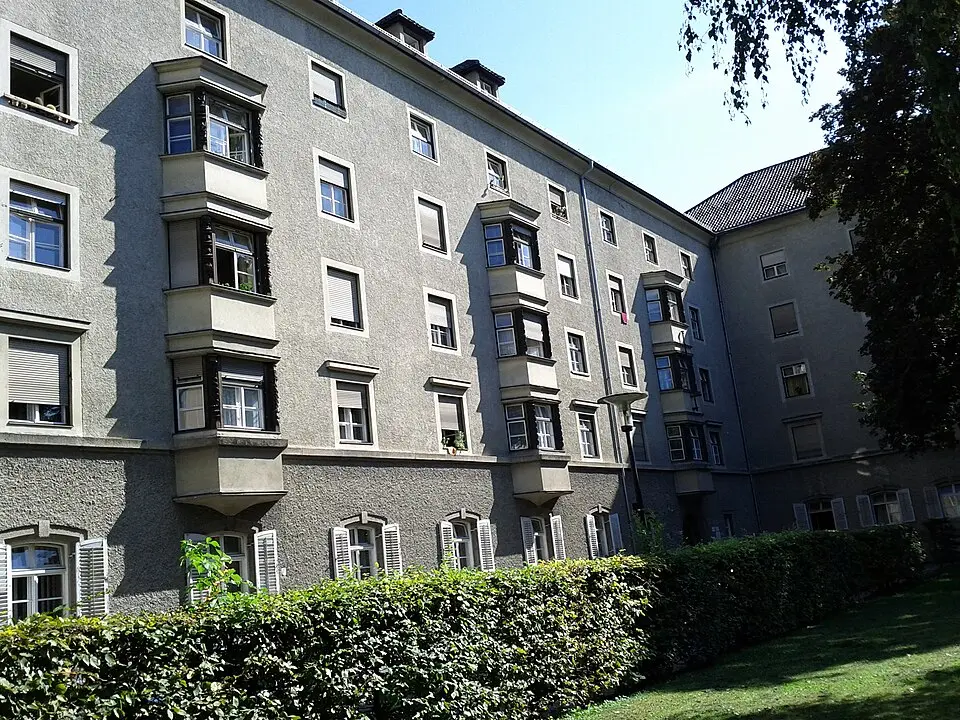 Image: Leitzsche (talk) · CC BY-SA 3.0 AT Haydnplatz 5, Innsbruck