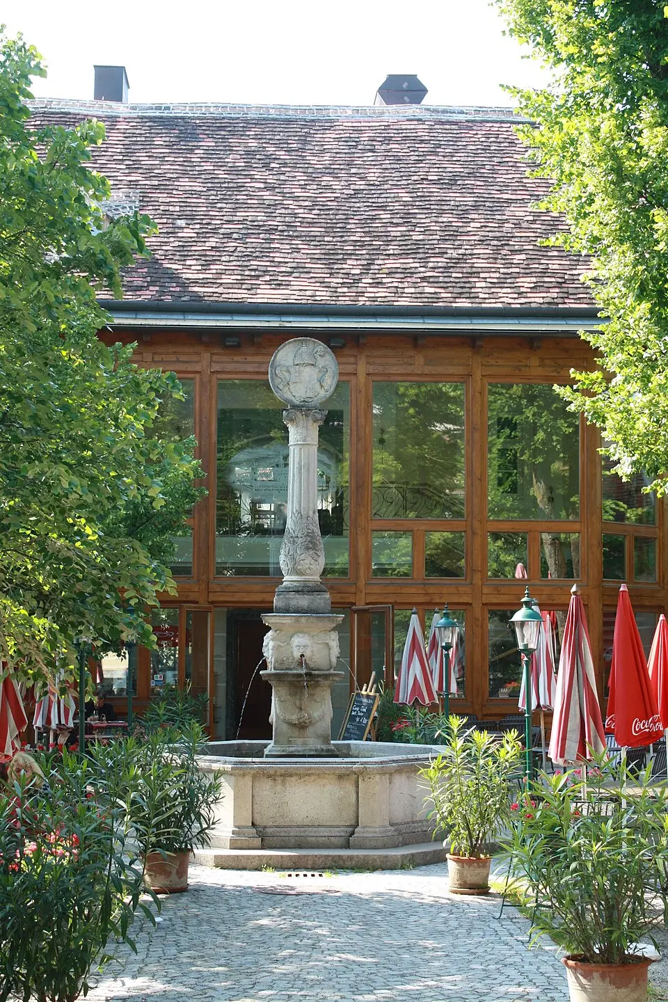 Obrázok: Karl Gruber · CC BY 3.0 Klostergasthof und Nebengebäude