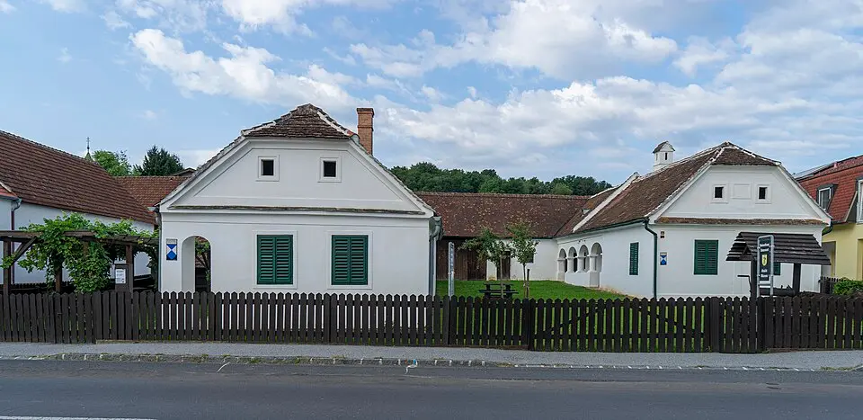 Bauernhaus mit Schweinestall und Abort (Heimathaus Unterwart/ Alsóőri Otthon)
