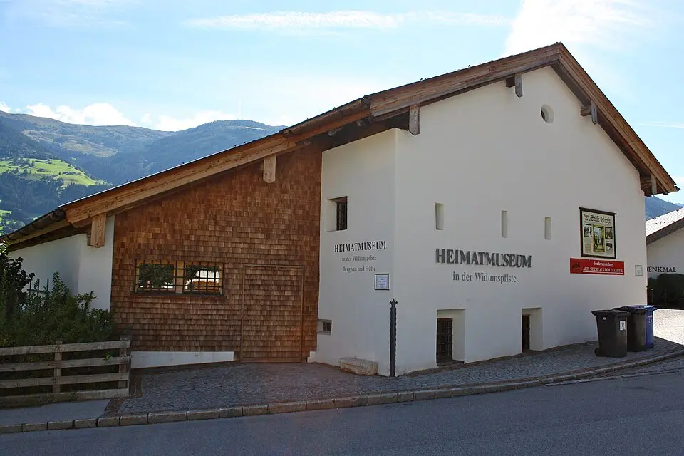 Heimatmuseum, ehem. Widumpfiste, ehem. Pfarr-Zehentspeicher
