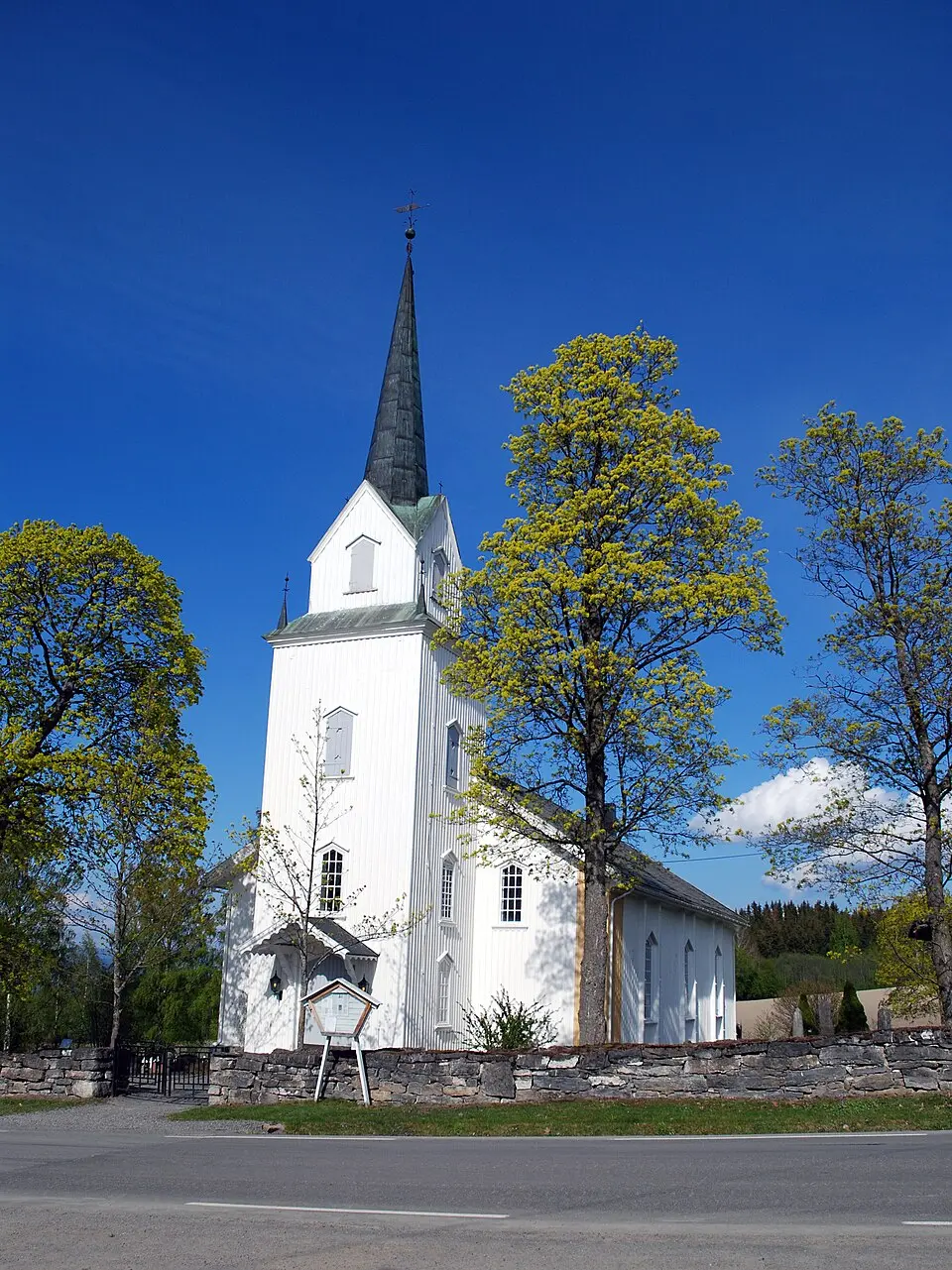 Image: Thomas Andersen · CC BY-SA 3.0 Helgøya kirke