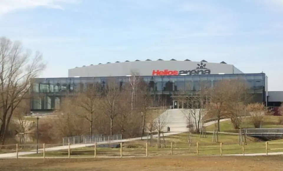 Bild: Frank Schlotter at de.wikipedia) · Public domain Helios Arena
