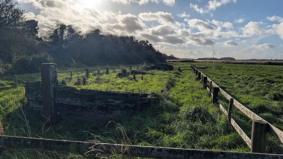 A Kennet built-barge known as HARRIETT, 500m north-west of Kingshill Farm