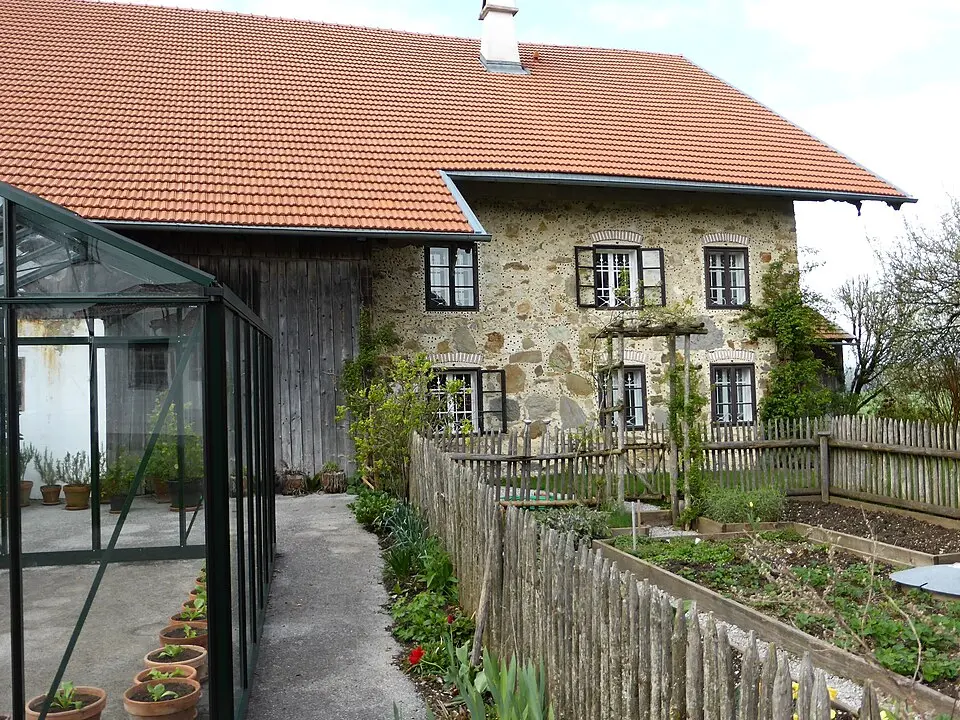 Immagine: Luckyprof · CC BY-SA 3.0 AT Bauernhof (Anlage), Grabengut