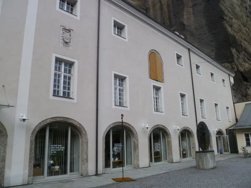 Obrázok: Luckyprof (talk) · CC BY-SA 3.0 AT Schüttkasten am Neutor, der Vorplatz archäologisches Fundhoffnungsgebiet
