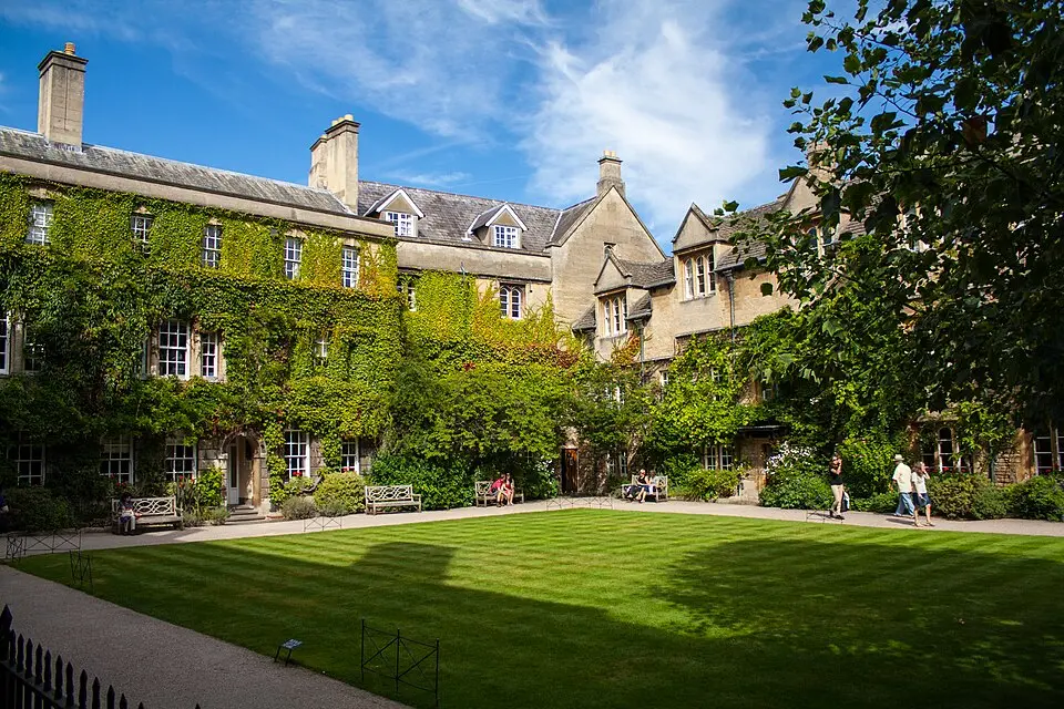 Image: simononly · CC BY 2.0 Hertford College