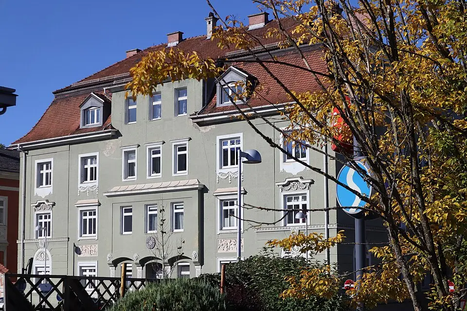Hessenplatz 4