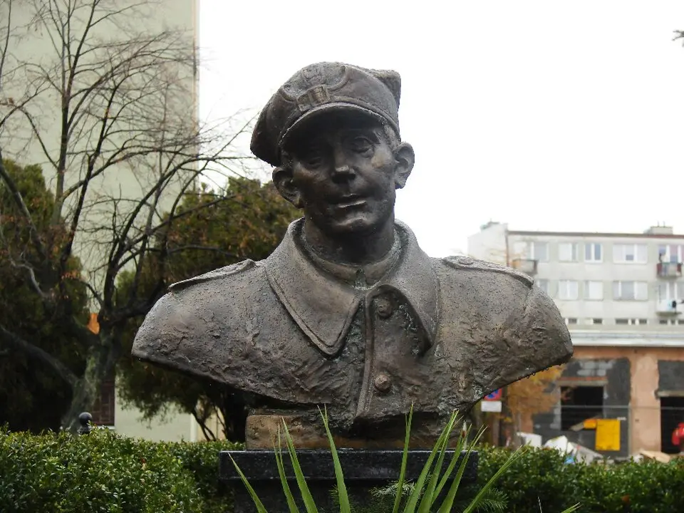 Pomnik Hieronima Dekutowskiego w Tarnobrzegu