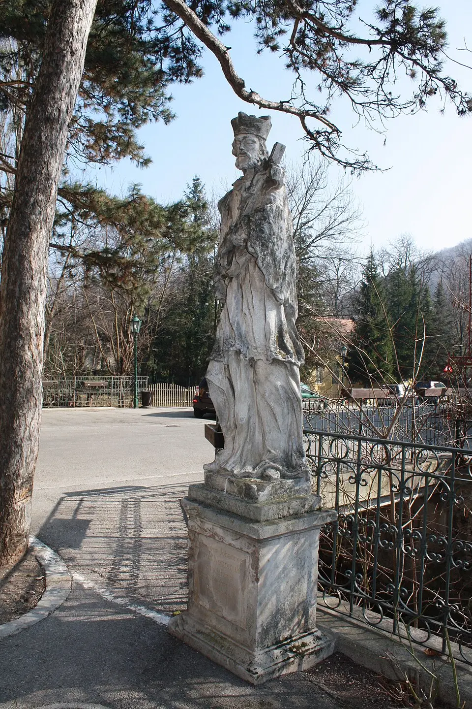 Image: Karl Gruber · CC BY 3.0 AT Nepomukstatue Hinterbrühl