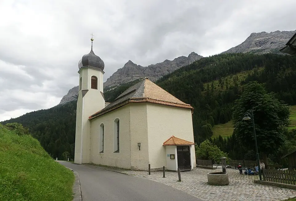 Slika: OW (talk) · CC BY 3.0 Pfarrkirche Hinterhornbach