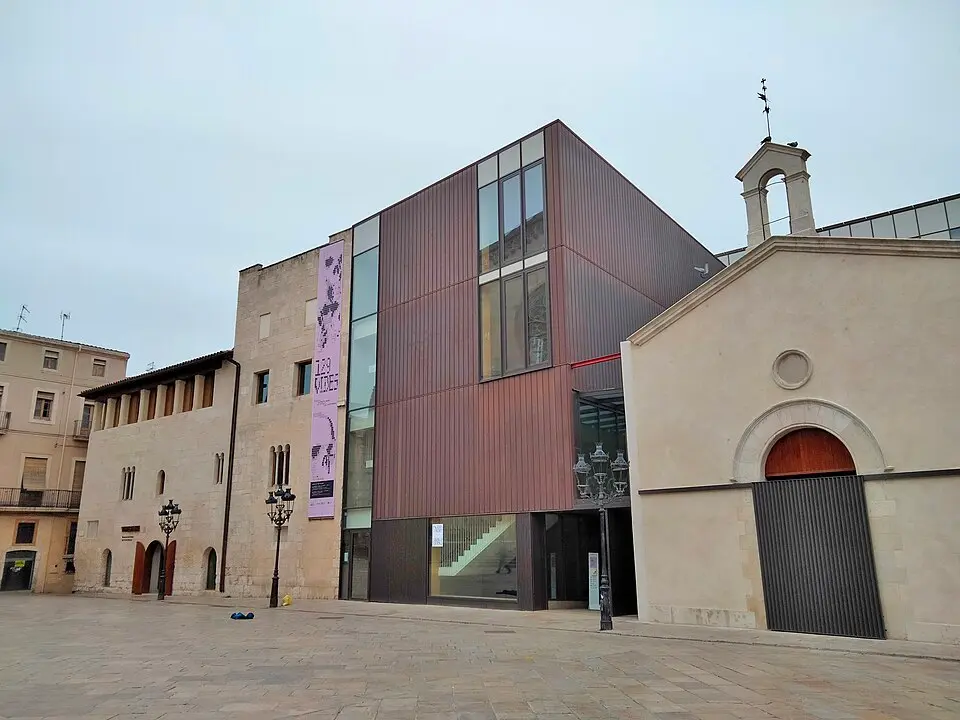 Image: Enric · CC BY-SA 4.0 Vinseum – Catalan Wine Cultures Museum
