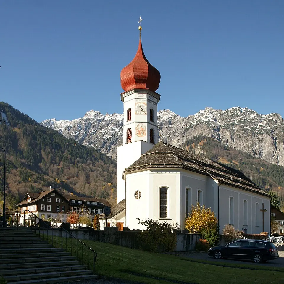 Slika: böhringer friedrich · CC BY-SA 2.5 Alte Pfarrkirche Johannes der Täufer