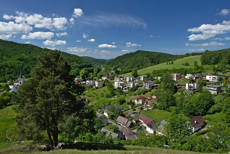 Image: Jiří Komárek · CC BY-SA 4.0 Hoštejn