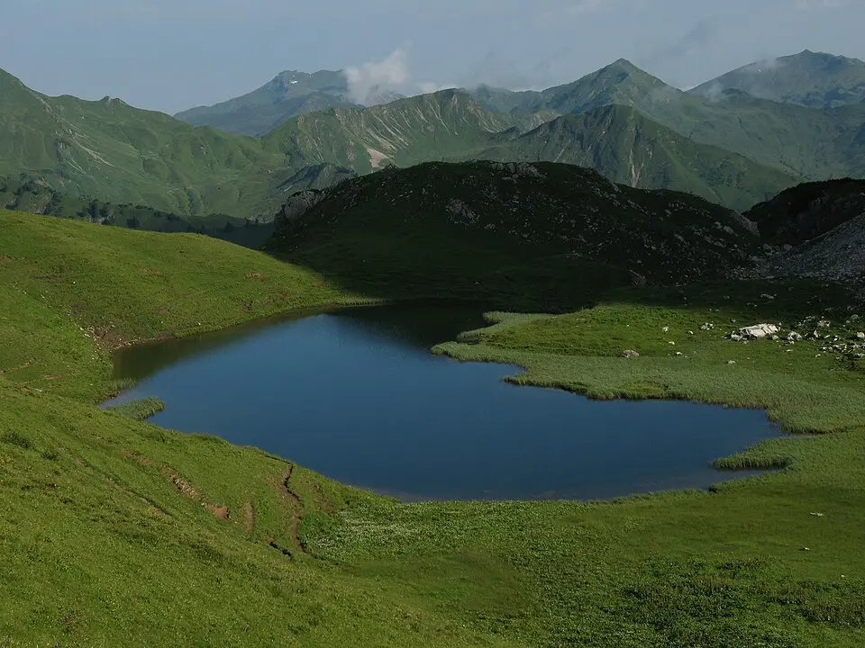 Image: Kauk0r · CC BY-SA 3.0 Hochalpsee