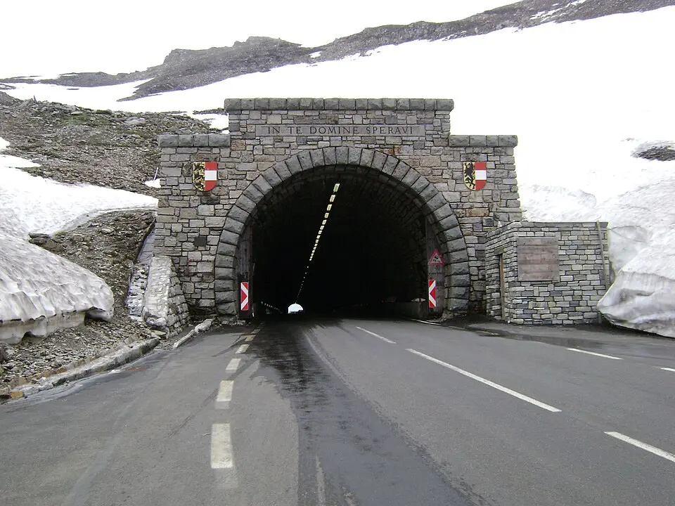 Image: Otto Karikoski · CC BY-SA 3.0 Großglockner-Hochalpenstraße in Rauris