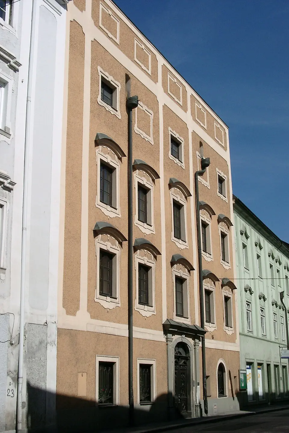 Franziskanerkloster, sog. Dechanthof mit Wirtschaftsgebäude