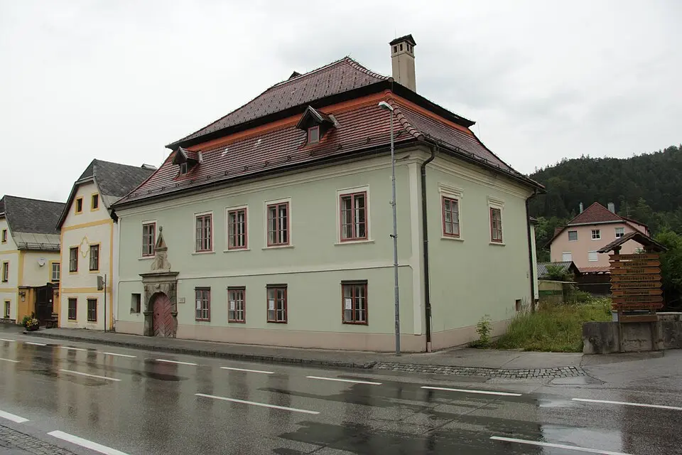 Wohnhaus „Beim Schwarzen Bären“ mit Nebengebäude