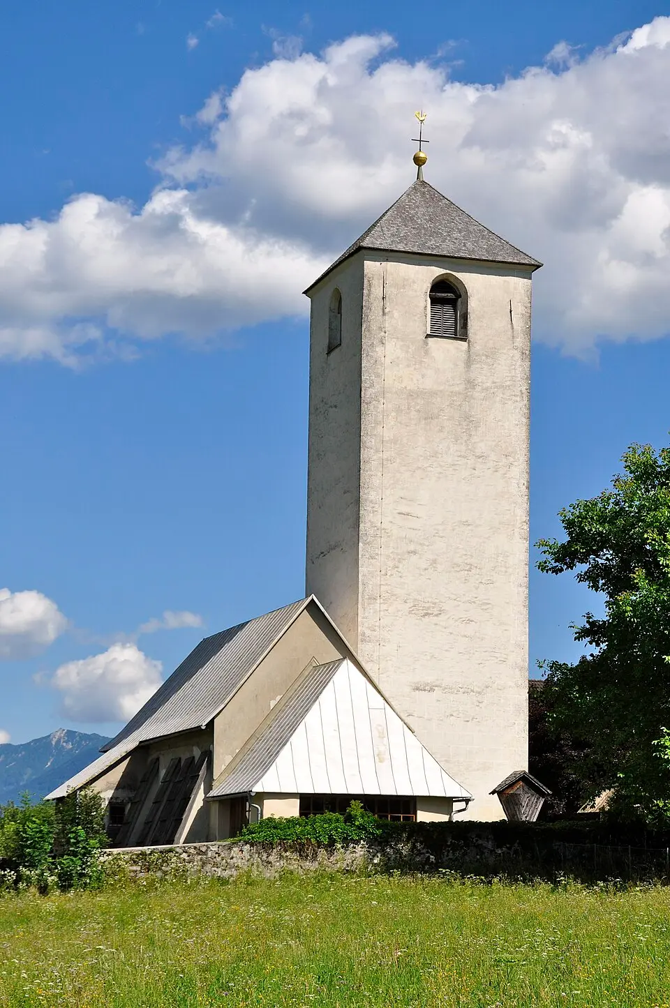 Kath. Filialkirche hl. Cyriacus und Friedhof