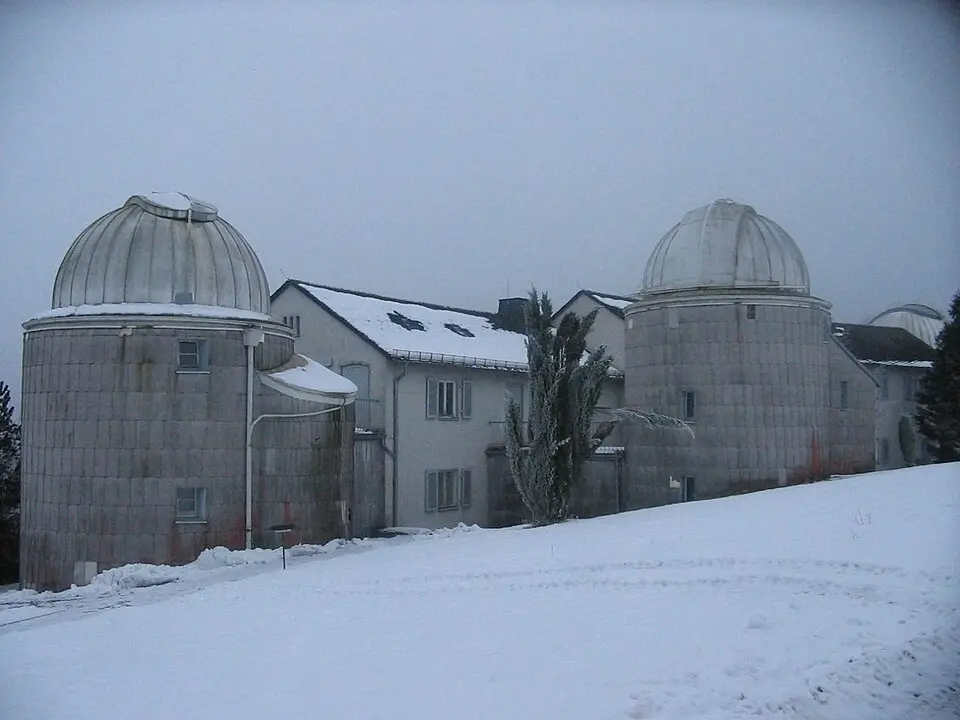 Image: The viewer - David Muelheims (David Mülheims) · CC BY-SA 3.0 observatoire Hoher List