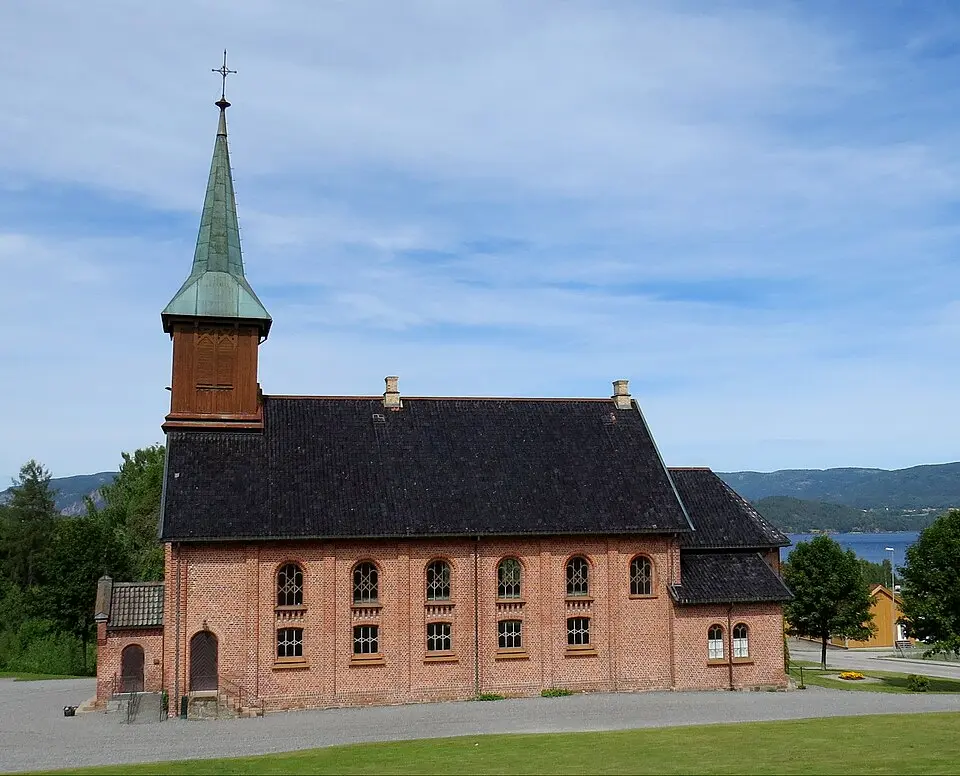 Holla kirke