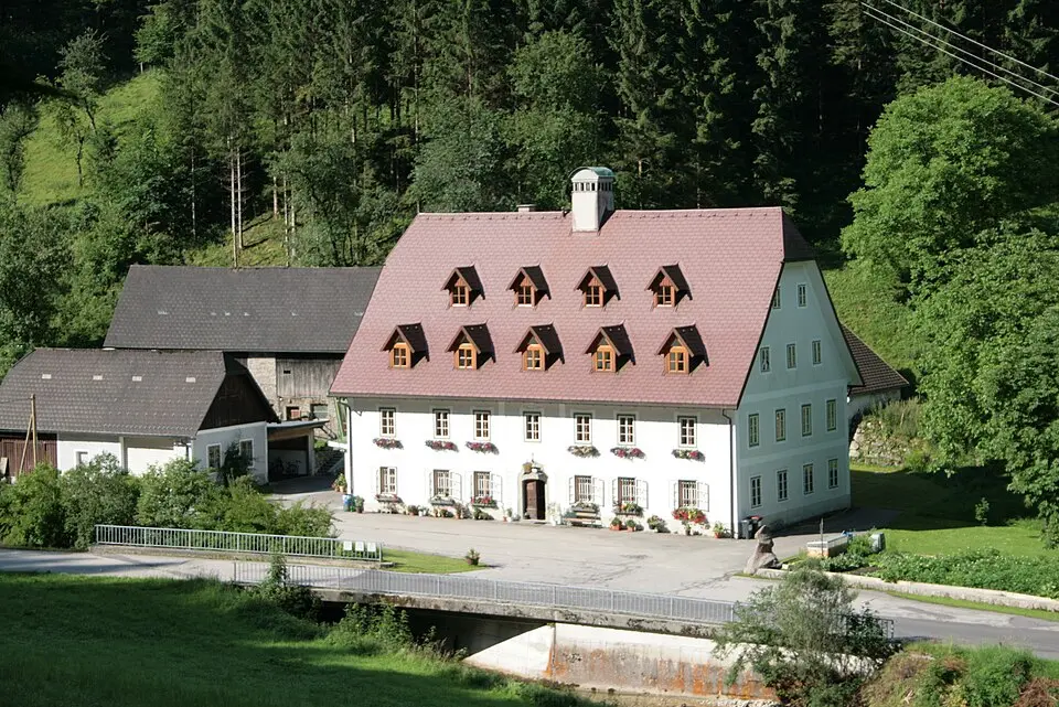 Hammerhaus, Ruine des Hammergebäudes, Wegkapelle