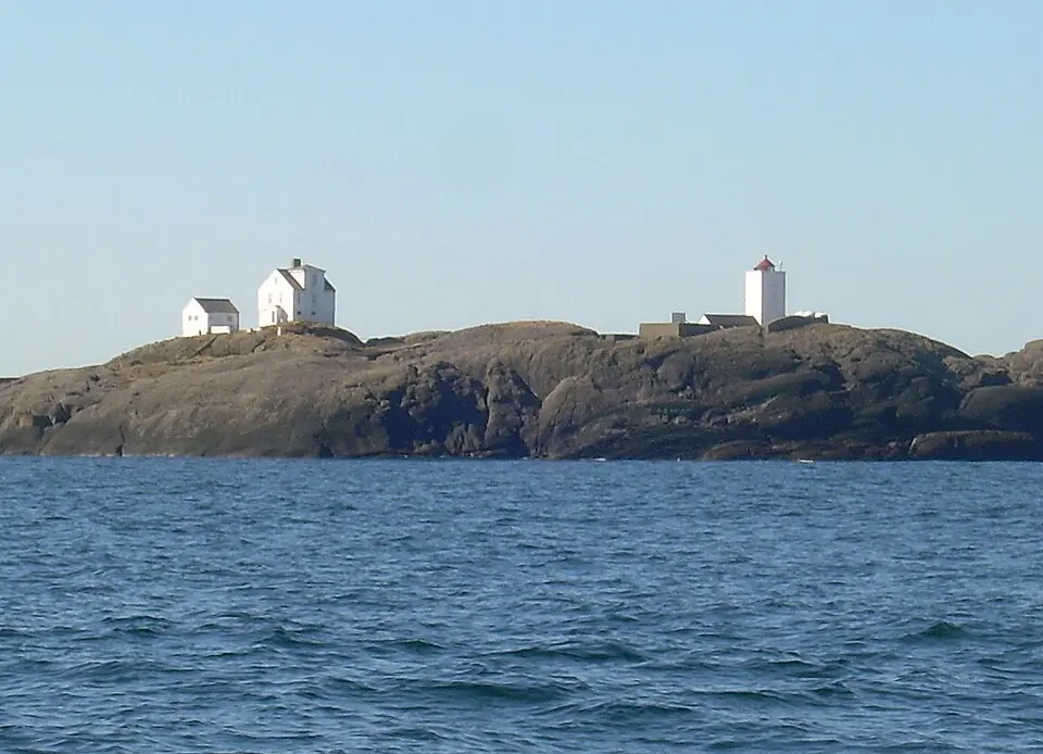 Holmengrå fyr