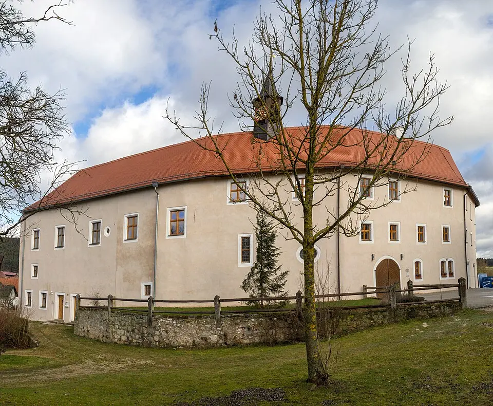 Image: Derzno · CC BY-SA 3.0 Schloss Holnstein