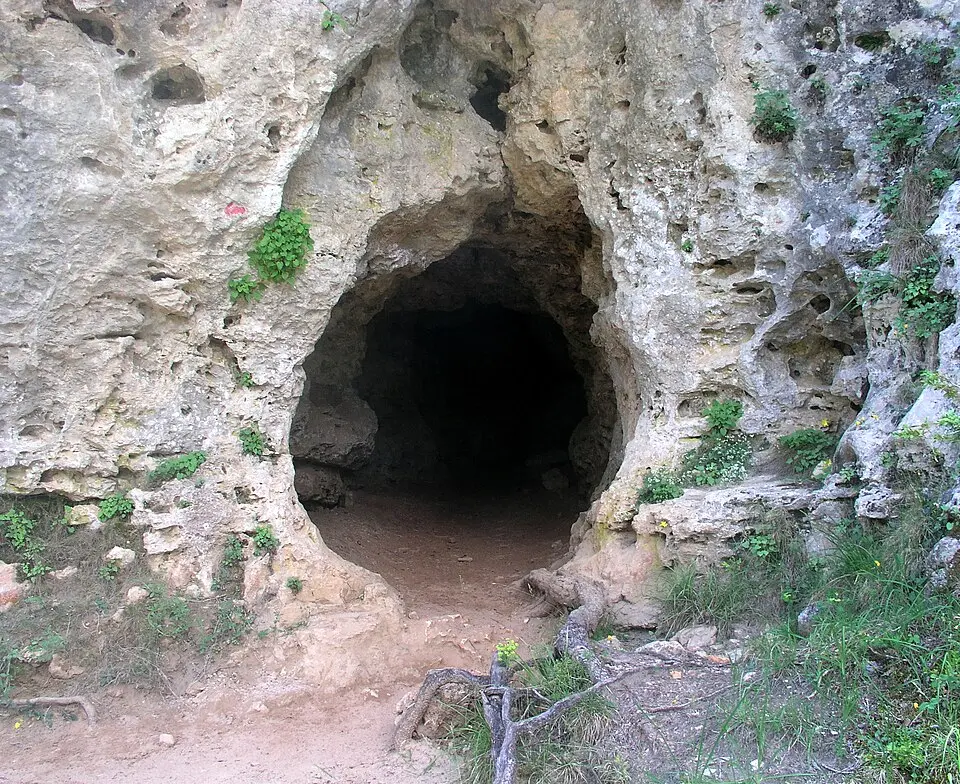 grotte de l'Homme mort