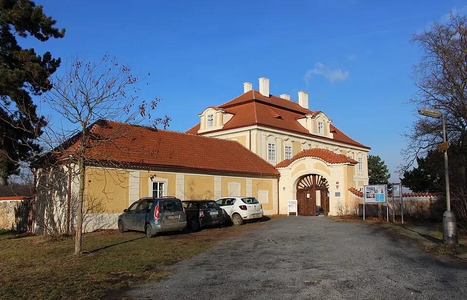 Horní zámek Panenské Břežany
