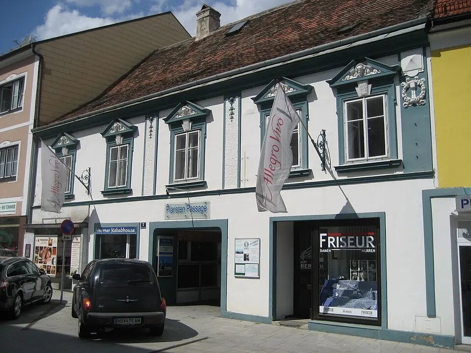 Wohn- und Geschäftshaus