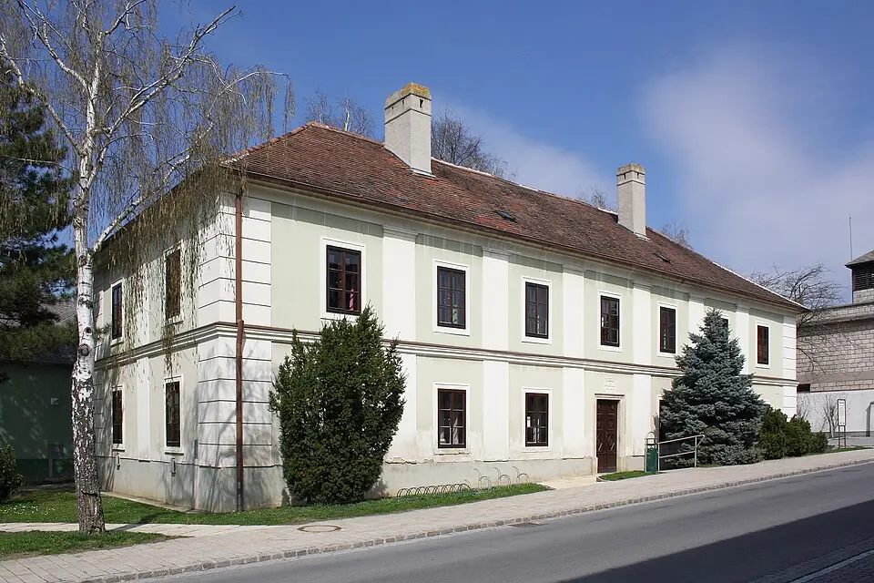 Obrázok: C.Stadler/Bwag · CC BY-SA 3.0 Altes Schul- und Gerichtsgebäude