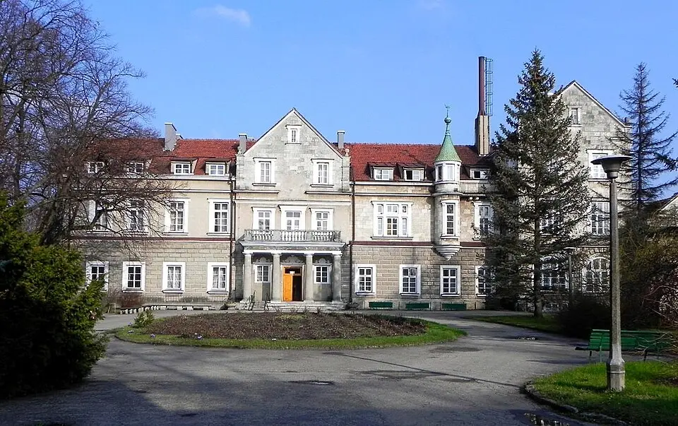 Pałac, ob. sanatorium