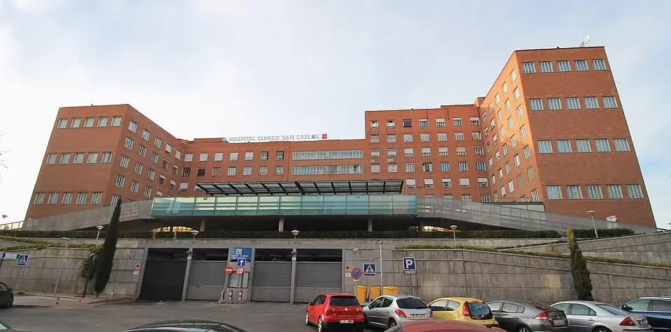 Image: Luis García (Zaqarbal) · CC BY-SA 3.0 ES Hospital Clínico San Carlos