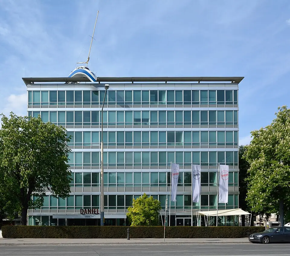 Ehem. Hoffmann-La Roche-Gebäude, Hotel Daniel